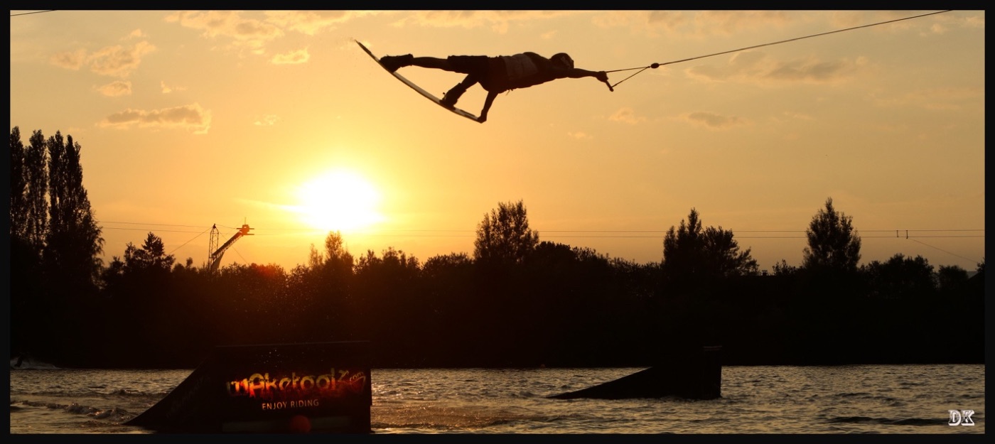 Air-Trick im Sonnenuntergang