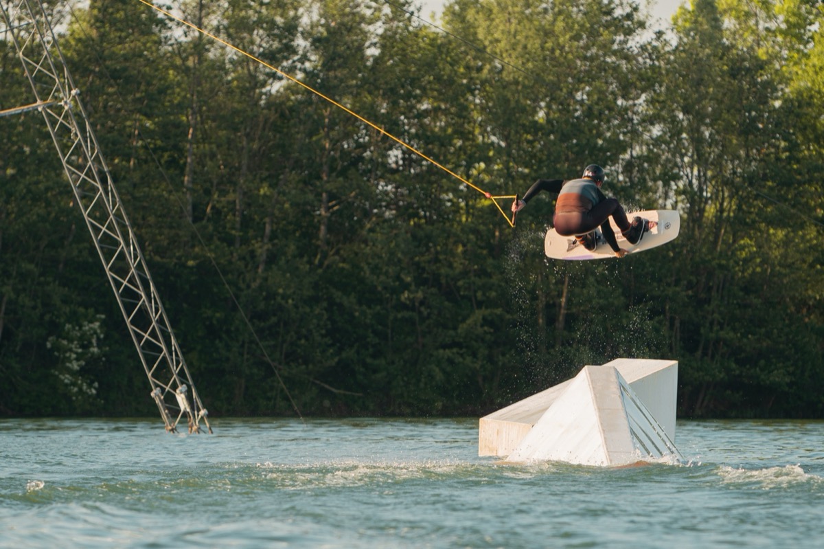 Air-Trick über dem Kicker
