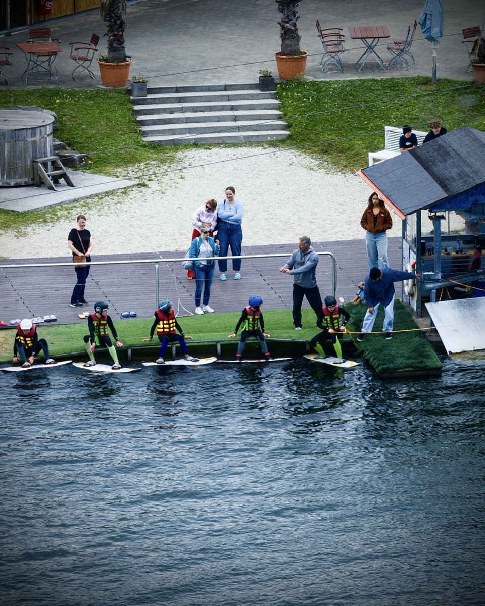 Wakeacademy-Teilnehmer mit ihren Coaches am Start